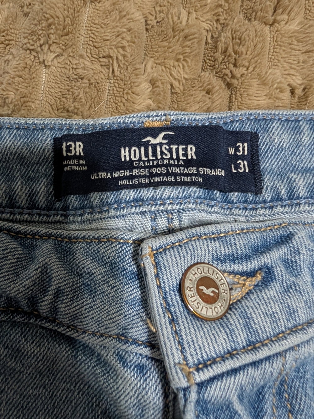Hollister Women's Light Wash High-Rise Vintage Stretch Jeans